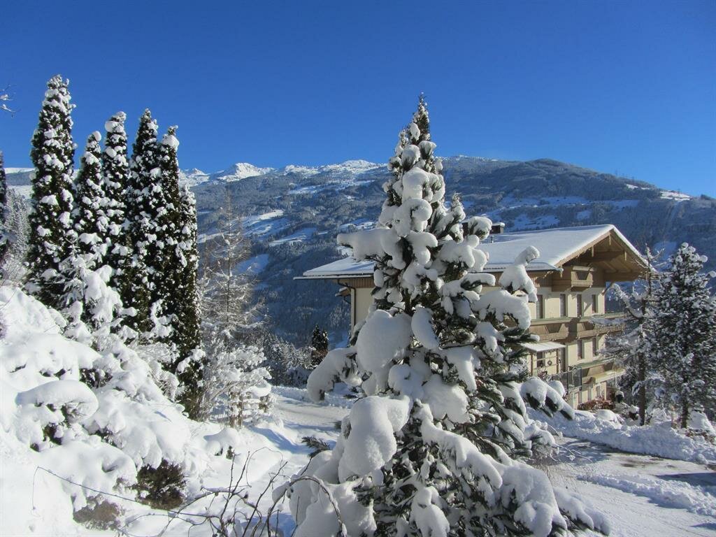 Neurauthof-im-Winter.jpg